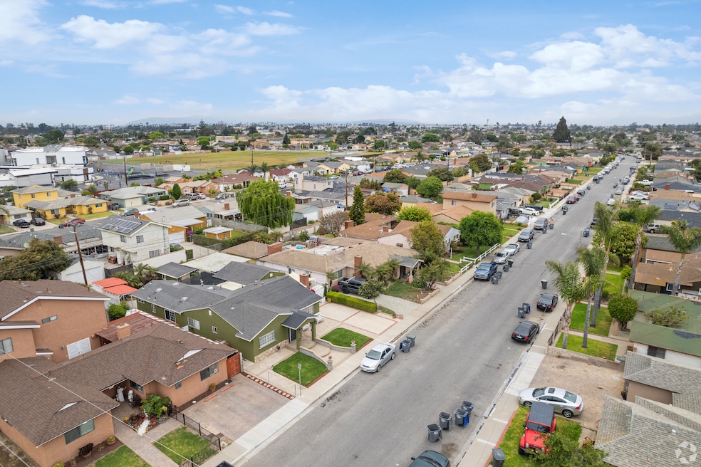 Experts say FHA reserves are helping prevent widespread foreclosures. Shown are homes in Oxnard, California. (Derrick Harvey/ CoStar) 