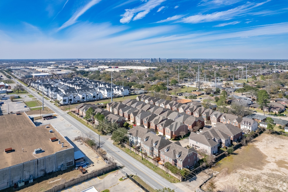 This is an aerial view of the Lazy Brook-Timbergrove neighborhood of Houston. (Tommy Orelllana/Homes.com)
