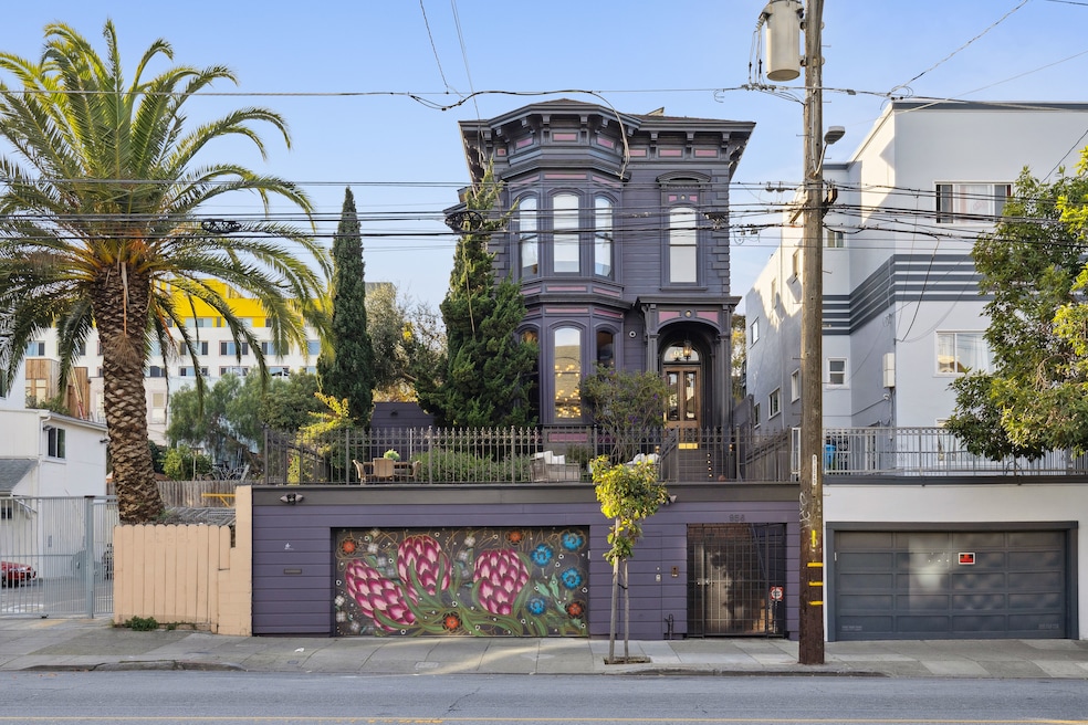 A San Francisco house that just hit the market boasts unique, historic design details. (Open Homes Photography Inc.)