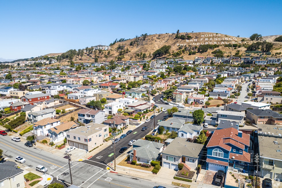 Fannie Mae will use alternative credit-scoring models and risk analysis instead of FICO score minimums. Above: Homes in South San Francisco. (Anthony Lindsey/CoStar)