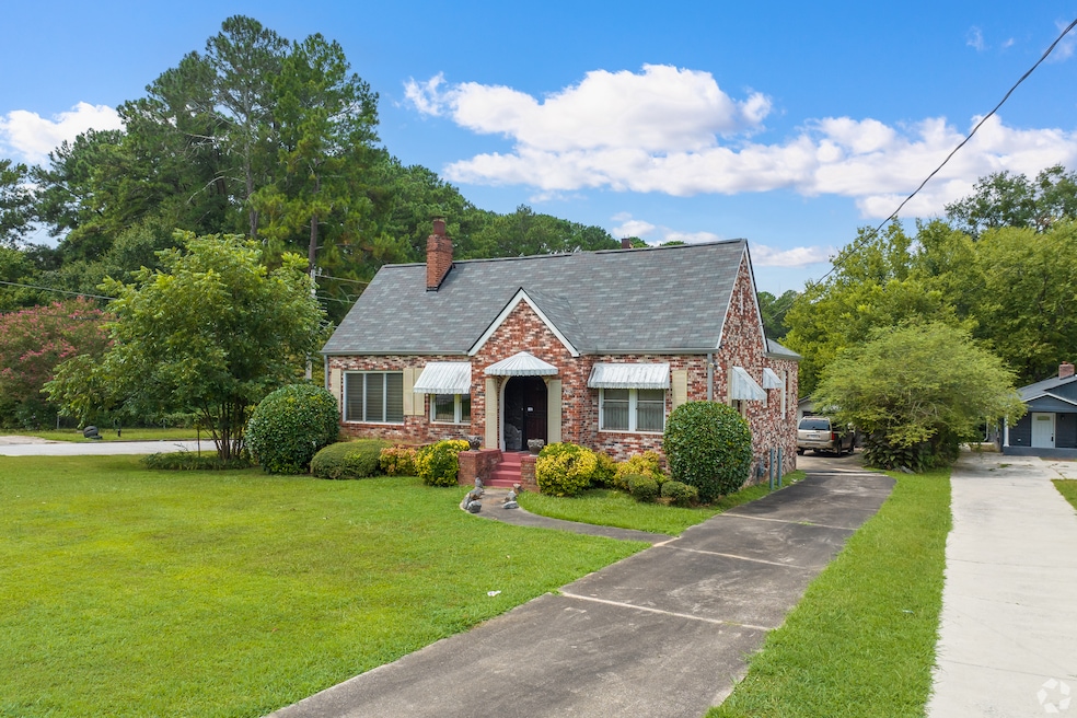 A Cape Cod house in the Collier Heights neighborhood of Atlanta. (Kathleen Kim/Homes.com)