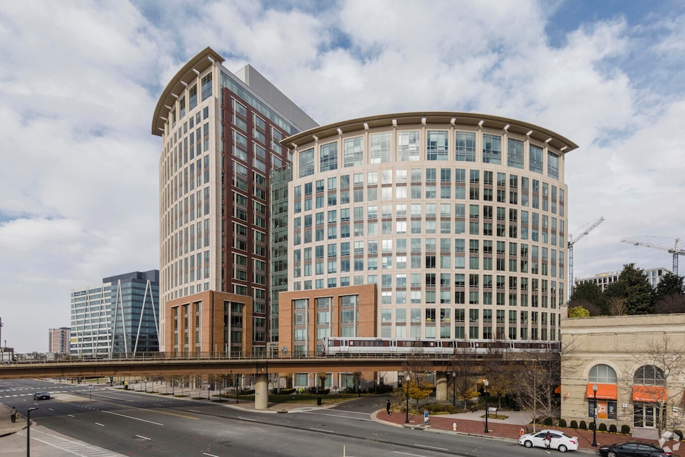 The current office of the National Science Foundation in Alexandria, Virginia, which will become the new headquarters for the U.S. Department of Housing and Urban Development. (CoStar)