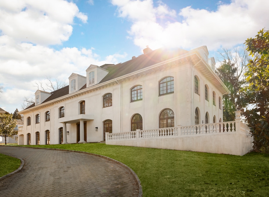 The owner of this Riverdale estate has decided to leave some renovation projects to whoever buys the estate. (Rinze van Brug)