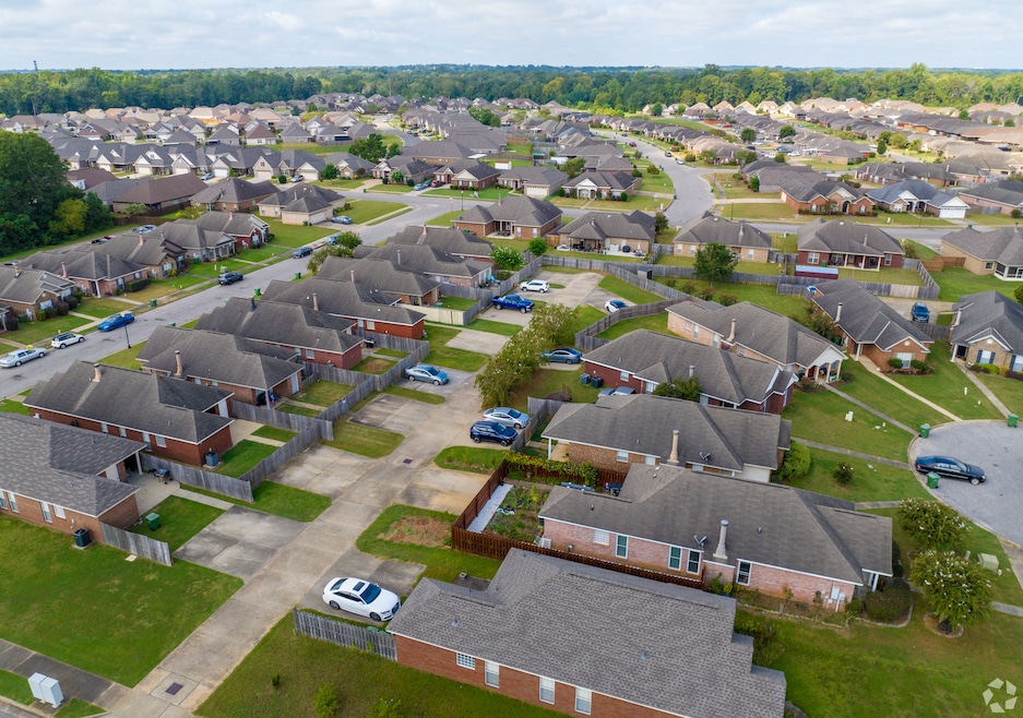 Mortgage experts expect borrowing costs to remain elevated through at least the end of the year. (Isaiah Buchanan/CoStar)