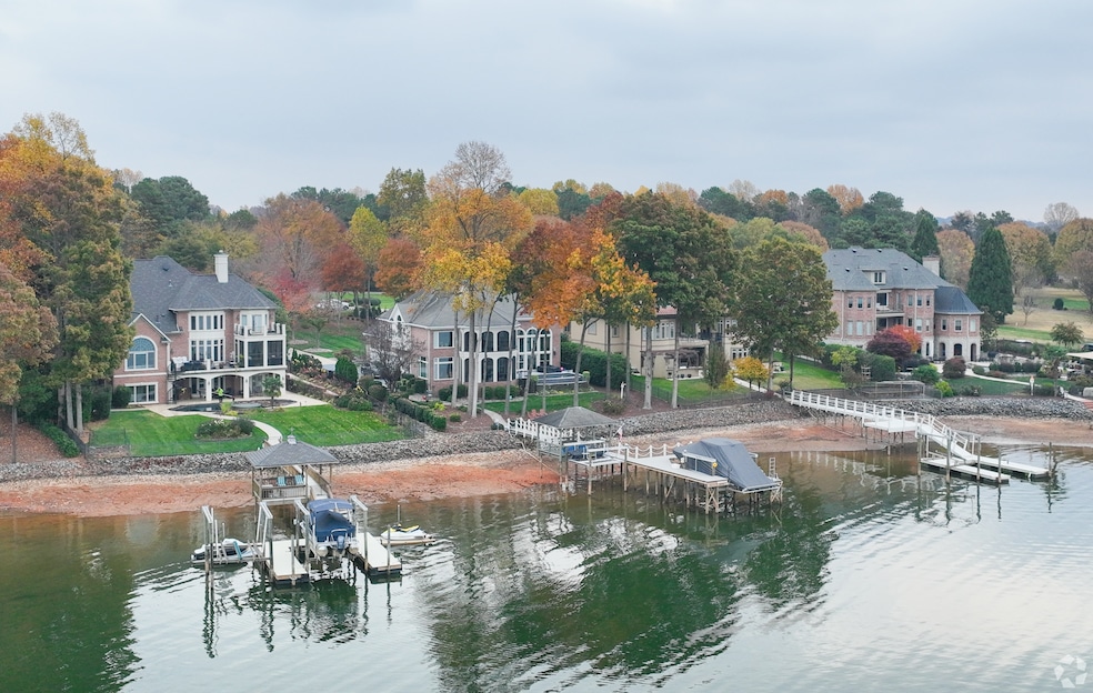Houses on Lake Norman, a few miles from Mattamy's planned development in Mooresville, North Carolina. (Scott Brotherton/CoStar)