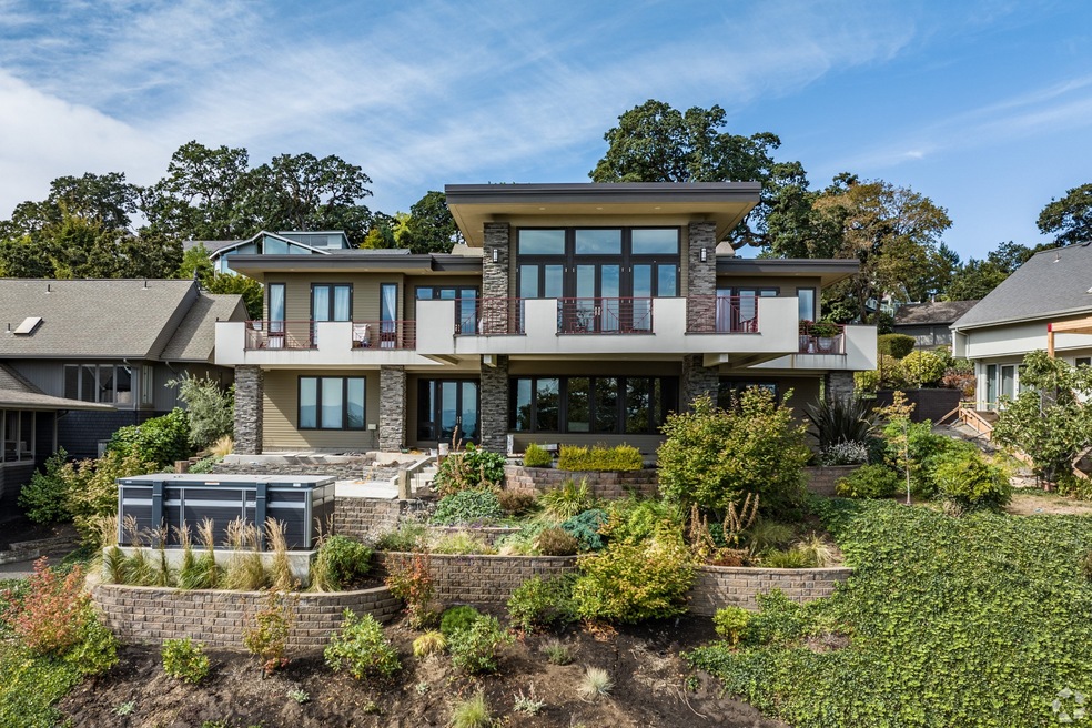 A contemporary house in Eugene, Oregon. The housing industry is facing a skilled labor shortage. (Tim Acock/Homes.com)
