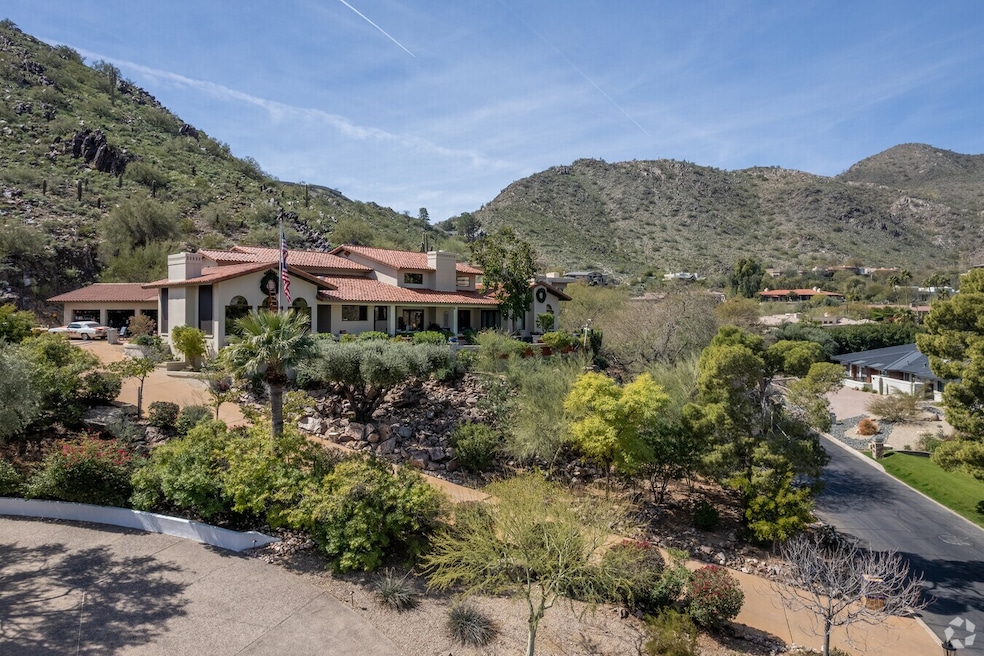 Surrounded by mountains ranges and high-end golf courses, Paradise Valley is one of Arizona's most sought-after neighborhoods. Serhant is looking to be a mainstay in Phoenix's high-end luxury markets. (Homes.com)