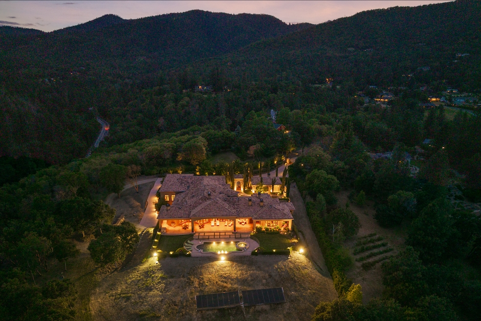 An Italian-inspired mansion sits just outside a historic town in Oregon once known for its goldmines. (Kevin Doss with Apex Video Tours)