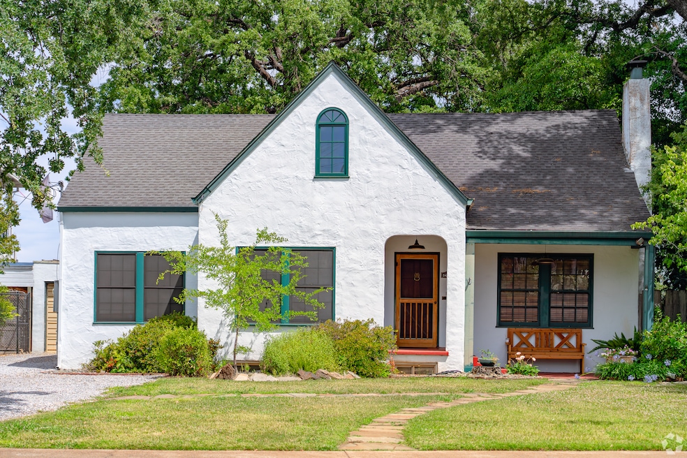 The number of people buying homes by assuming sellers’ mortgages insured by the Federal Housing Administration more than doubled over the past two years. Conventional loans are not generally assumable. (Anthony Watson/Homes.com)