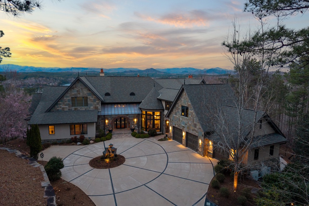 The South Carolina estate sits across 6 acres. (Ben Ivans Media)
