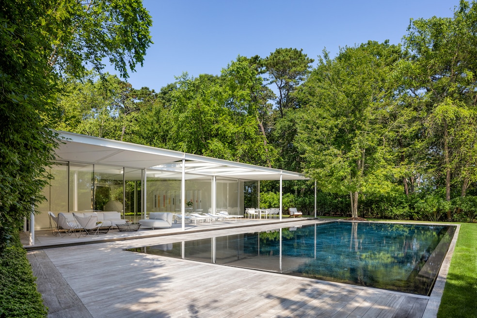 The pool house and pool designed and built by former owner Norman Foster. (Evan Joseph / Evan Joseph Studios)