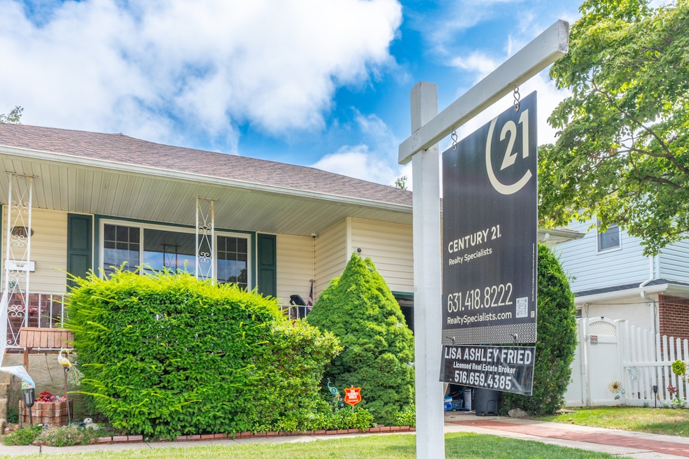 Century 21 is among the brands that would be absorbed into Compass if the deal is completed as planned. (Jake Gold/Homes.com)