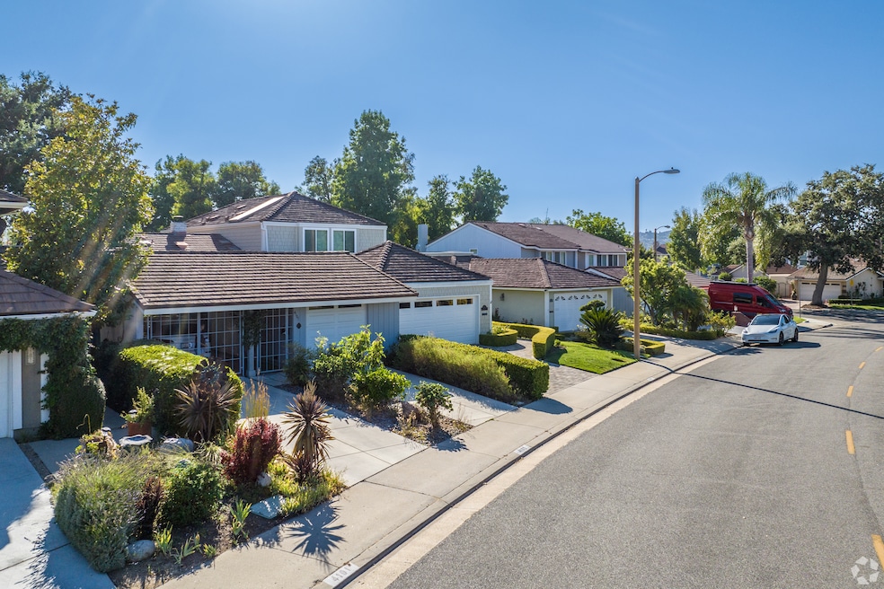 Getting pre-approved for a mortgage gives buyers a head start — showing sellers you’re serious and ready to make an offer. Shown are homes in Westlake Village, California. (Derrick Harvey/CoStar)