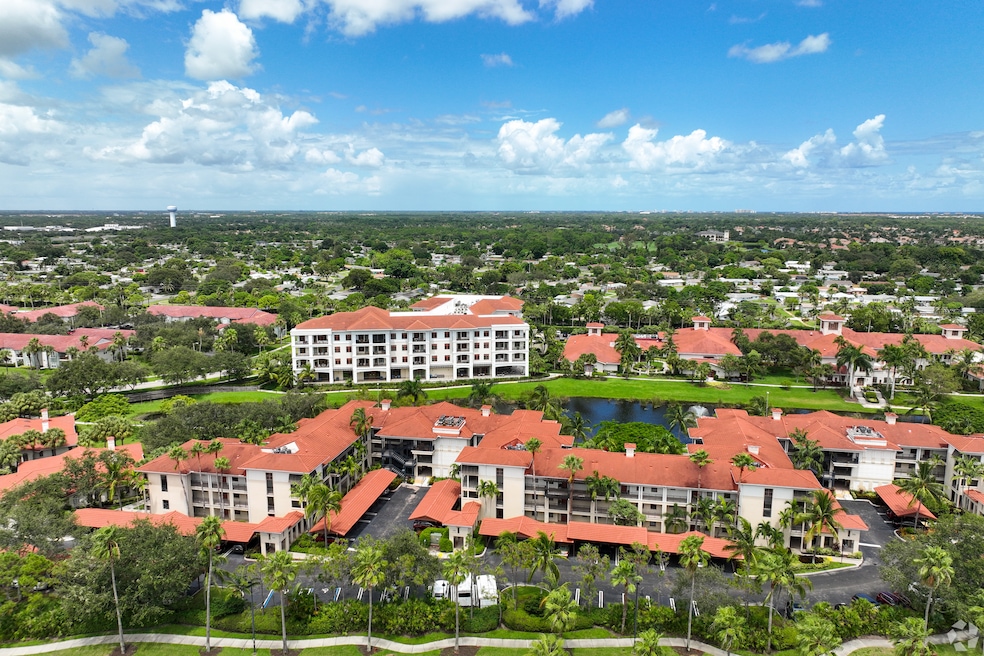 This is an aerial view of Palm Beach Gardens, Florida, where Echo Fine Properties is based. (Gabor Kovacs/CoStar)