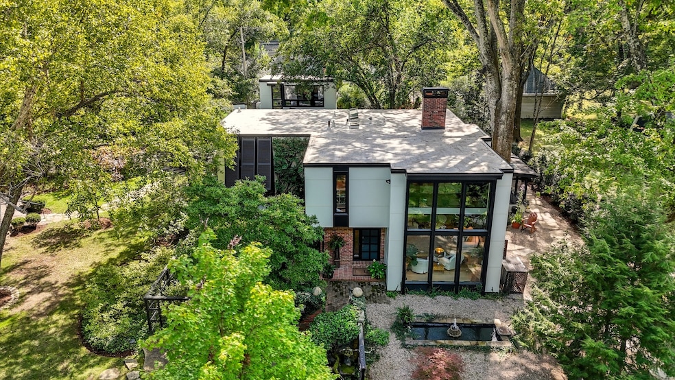 Harper Fowley's Anchorage house is one of several midcentury modern homes he built in the Louisville area. (Louisville Real Estate Media)
