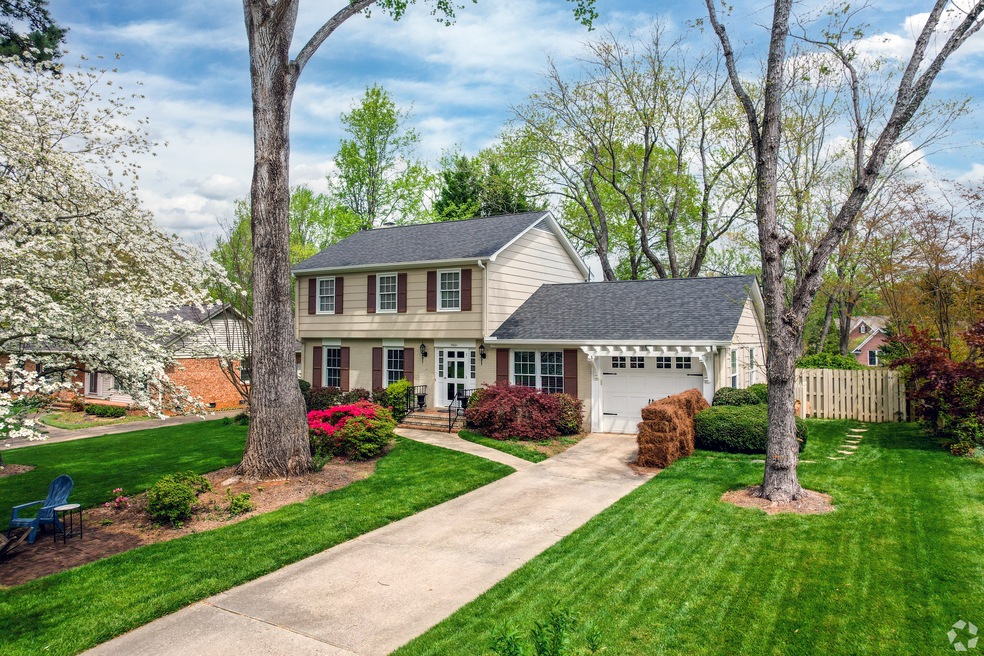 This is a view of a home in the Beverly Woods neighborhood of Charlotte, North Carolina. (Ryan Gwilliam/CoStar)