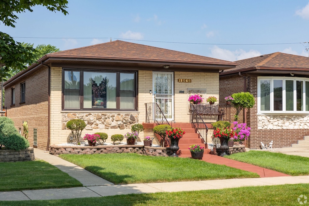 Bungalow homes can be found throughout Cook County, home of Chicago. (Robert Gigliotti/CoStar)