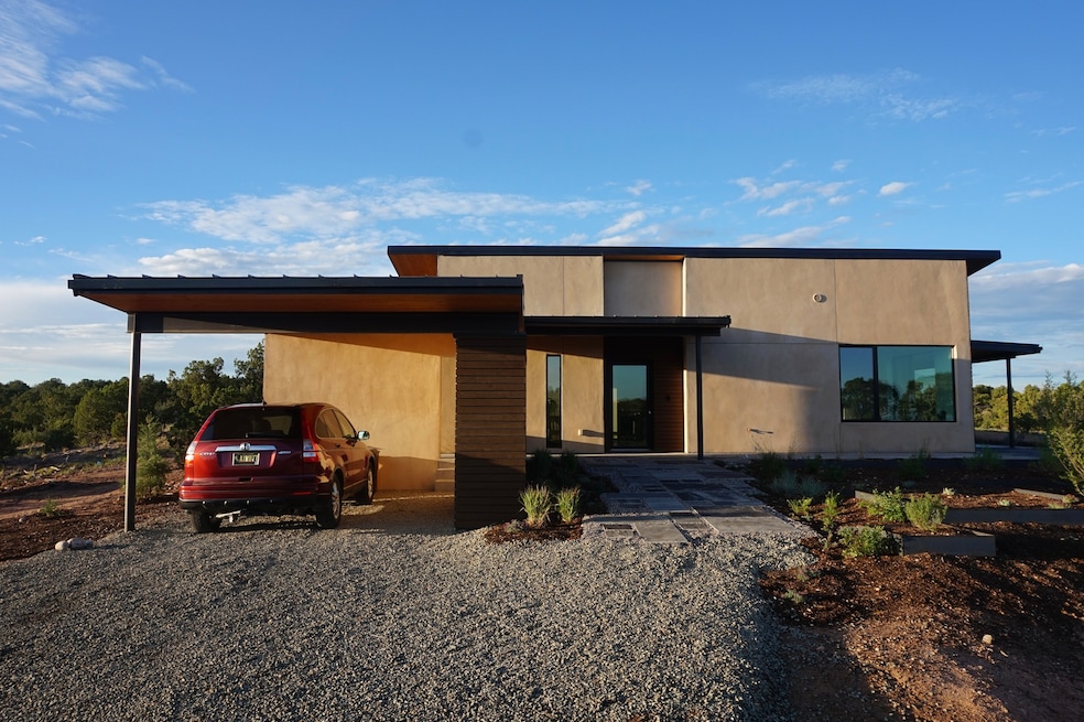 The La Tierra project nests on a hill near the Sangre de Cristo Mountain range, about a 10-minute drive from Santa Fe proper. (Zero E Design)