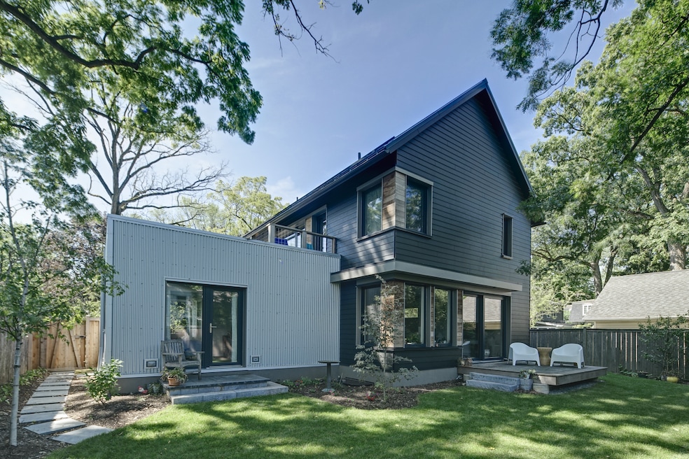 Tom Bassett-Dilley Architects designed this Lake Bluff, Illinois, home to passive house standards. (Hausman Photography)