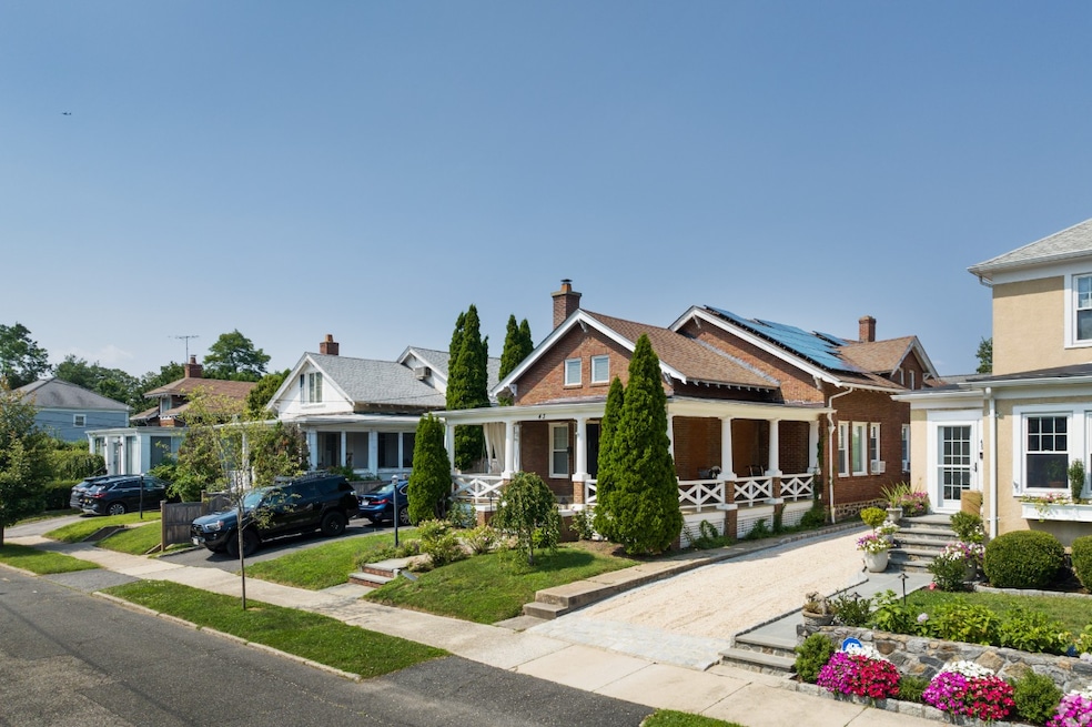 Real estate agents say mortgage rates are impacting homebuying across New York, including in neighborhoods like the one pictured above in Rye. (CoStar)