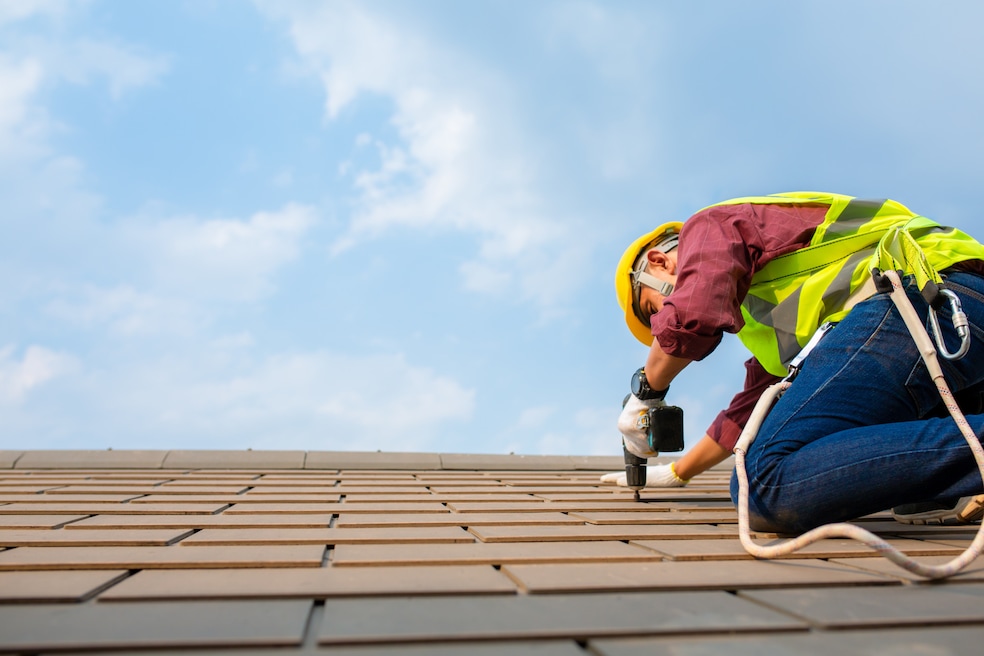 Builders offer new home warranties to cover key components such as roofing, flooring and framing over a set time period. (Pramote Polyamate/Getty Images)