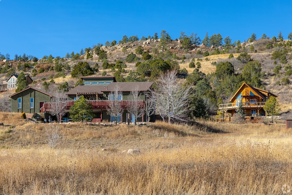 Log cabin-style homes in Colorado's Red Rock neighborhood. (Laurel Turton/CoStar)