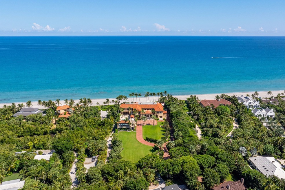 The mansion known as Bel Viaggio is in Florida's exclusive Seminole Landing neighborhood. (Daniel Petroni)