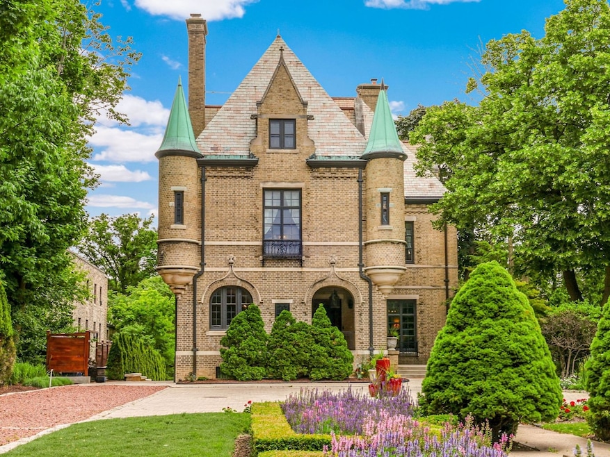 The home at 3266 N Lake Drive in Milwaukee was built in 1912. (Leah Redmond Photography)