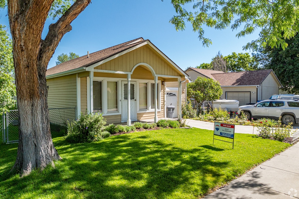 May — when the snow has melted, the grass is green, and there are leaves on the trees —offers home sellers the best price premium, according to ATTOM data. Above, a home on the market in Missoula, Montana. (Michael Hirsch/CoStar)