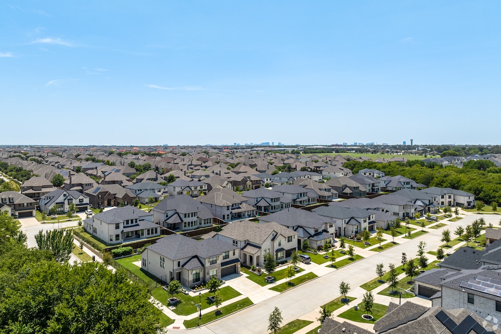 Recently built houses in Frisco, a rapidly growing area north of Dallas. (Adam Jebbeh/Homes.com)