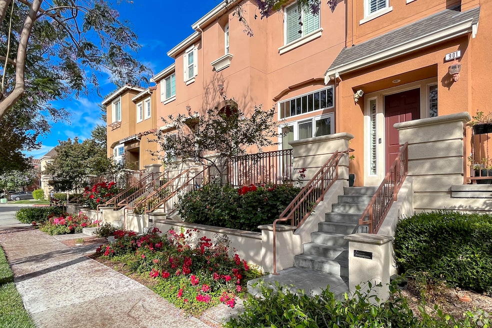 Townhouses in California's Santa Clara, a city adjacent to San Jose. (Christopher Lau/CoStar)