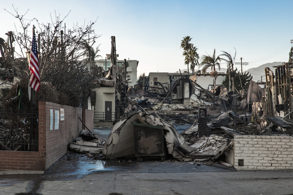 More than 40,000 acres of land in the Los Angeles area have burned since last week in a spat of devastating wildfires. (Kalina Mondzholovska/CoStar)