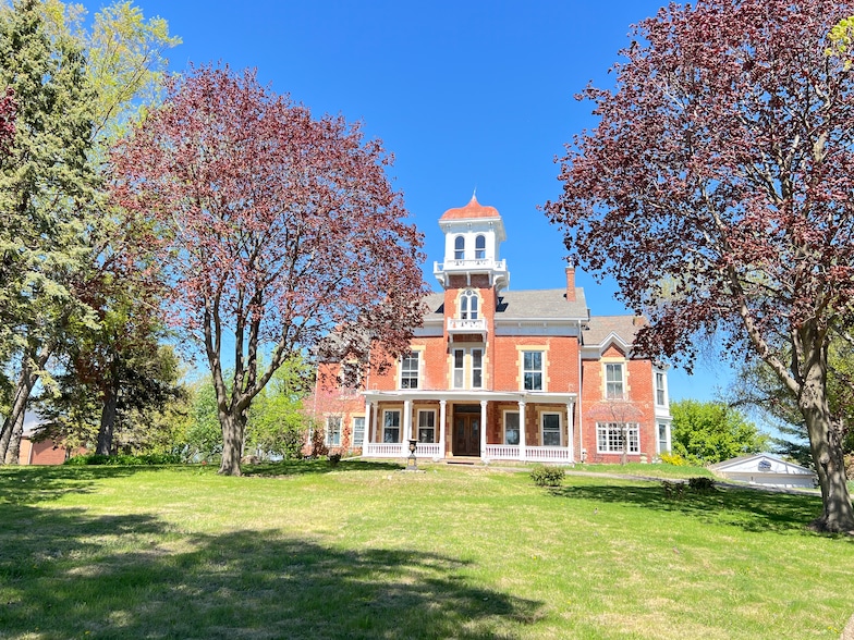 The 1876-built James M. Ryan Mansion in Galena, Illinois, has 10 bedrooms, 10 bathrooms and a ballroom. (Angela Stodden)