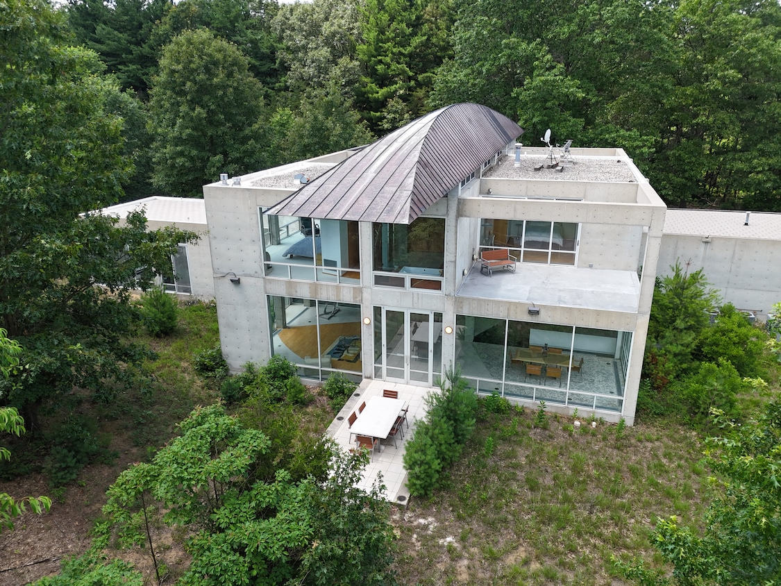 The contemporary home sits in the middle of 55.9 acres. (Cheryl Stoner/Homefly Media LLC)