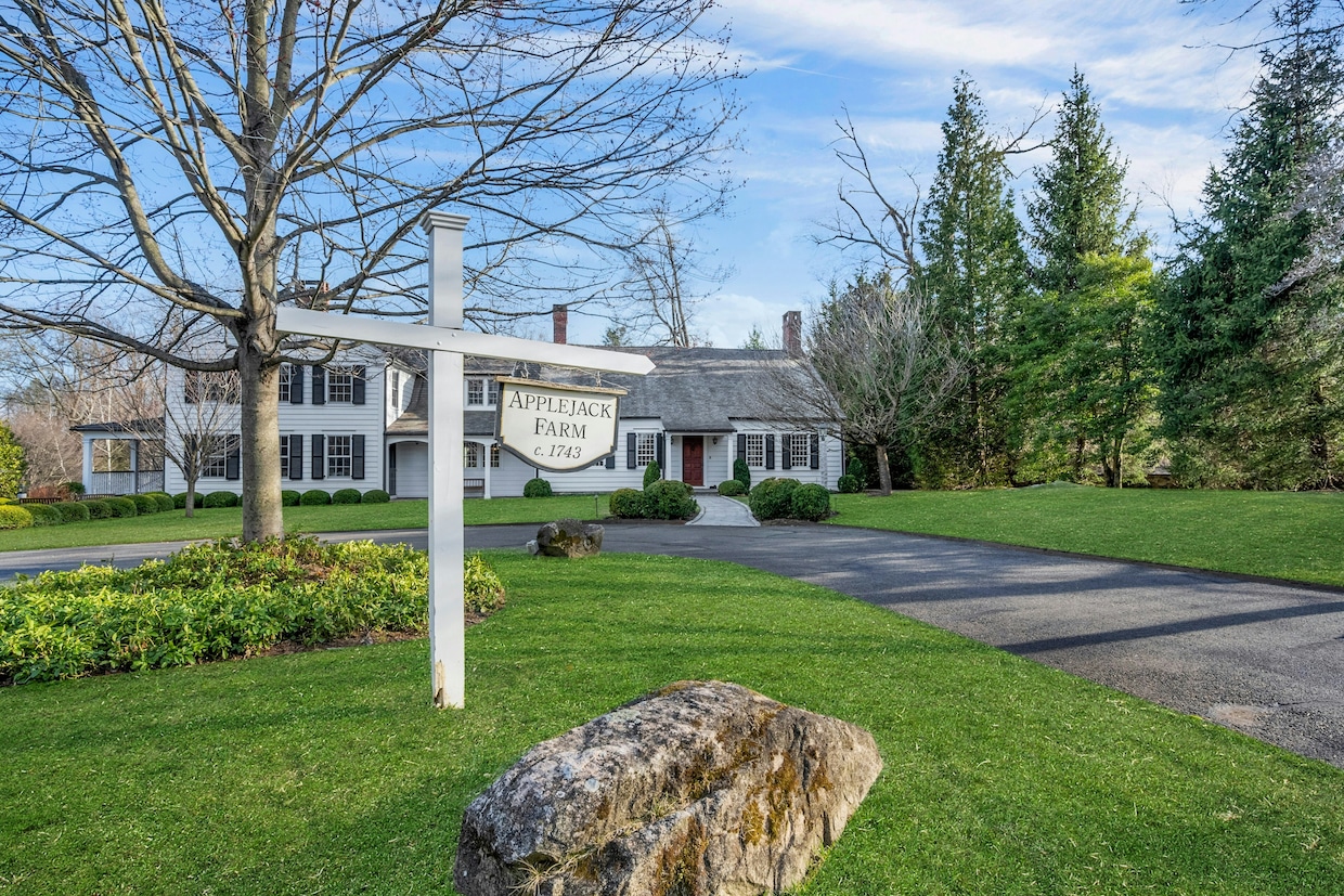 Reality television star Bethenny Frankel sold this Greenwich, Connecticut, home to an unknown buyer this month. (Mike Cinelli of Jump Visual)