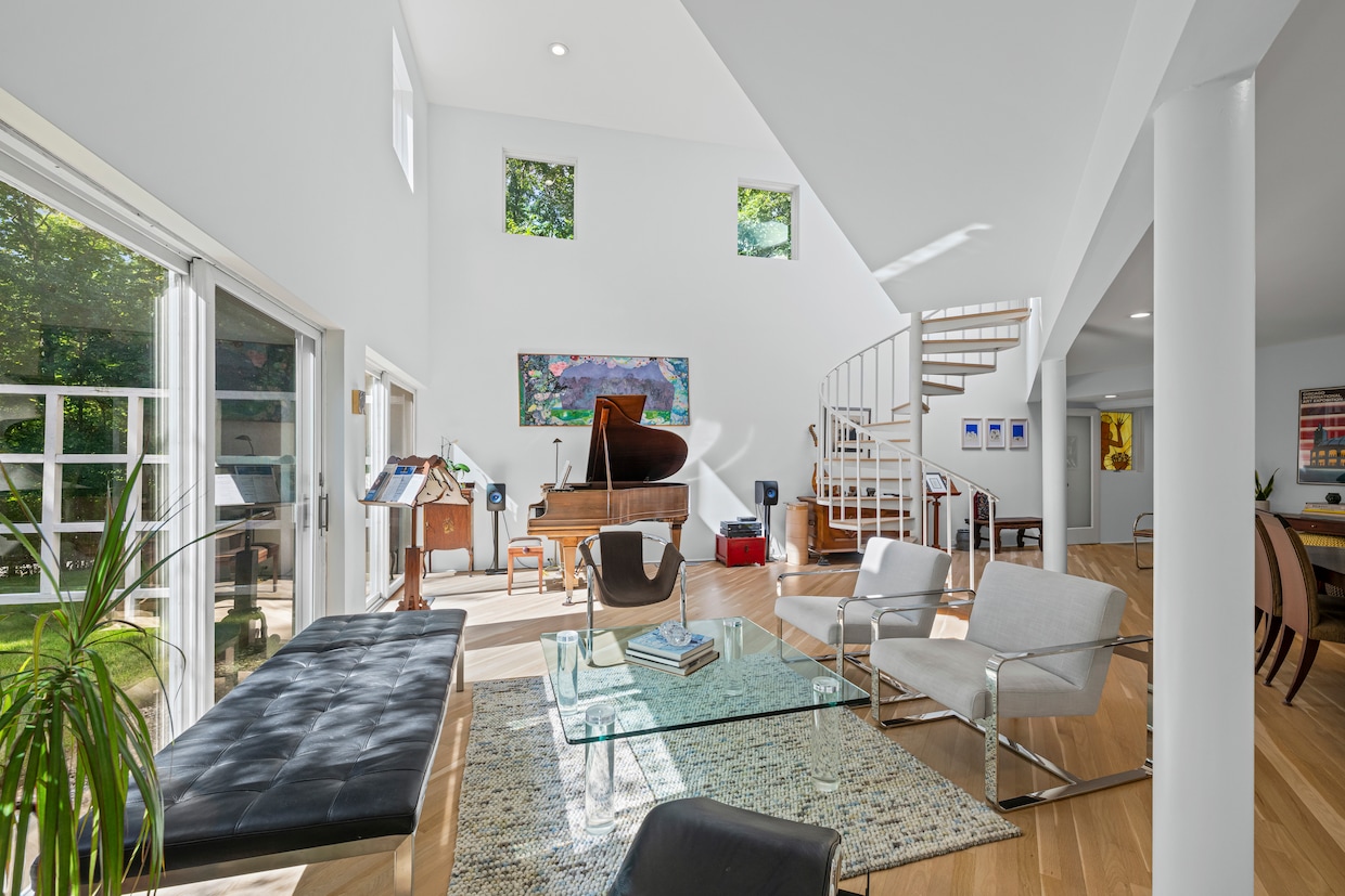 An architecture firm formed by two members of the Chicago Seven designed this home, completed in 1979. (Skylight Images)