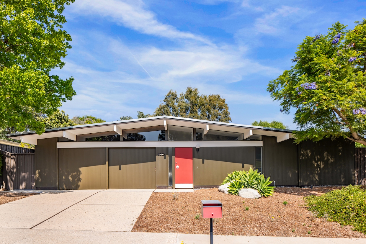 Midcentury modern homes developed by Joseph Eichler between the 1950s and 1970s are still a hot commodity, according to Nina Kurtz. (Anthony Barcelo)