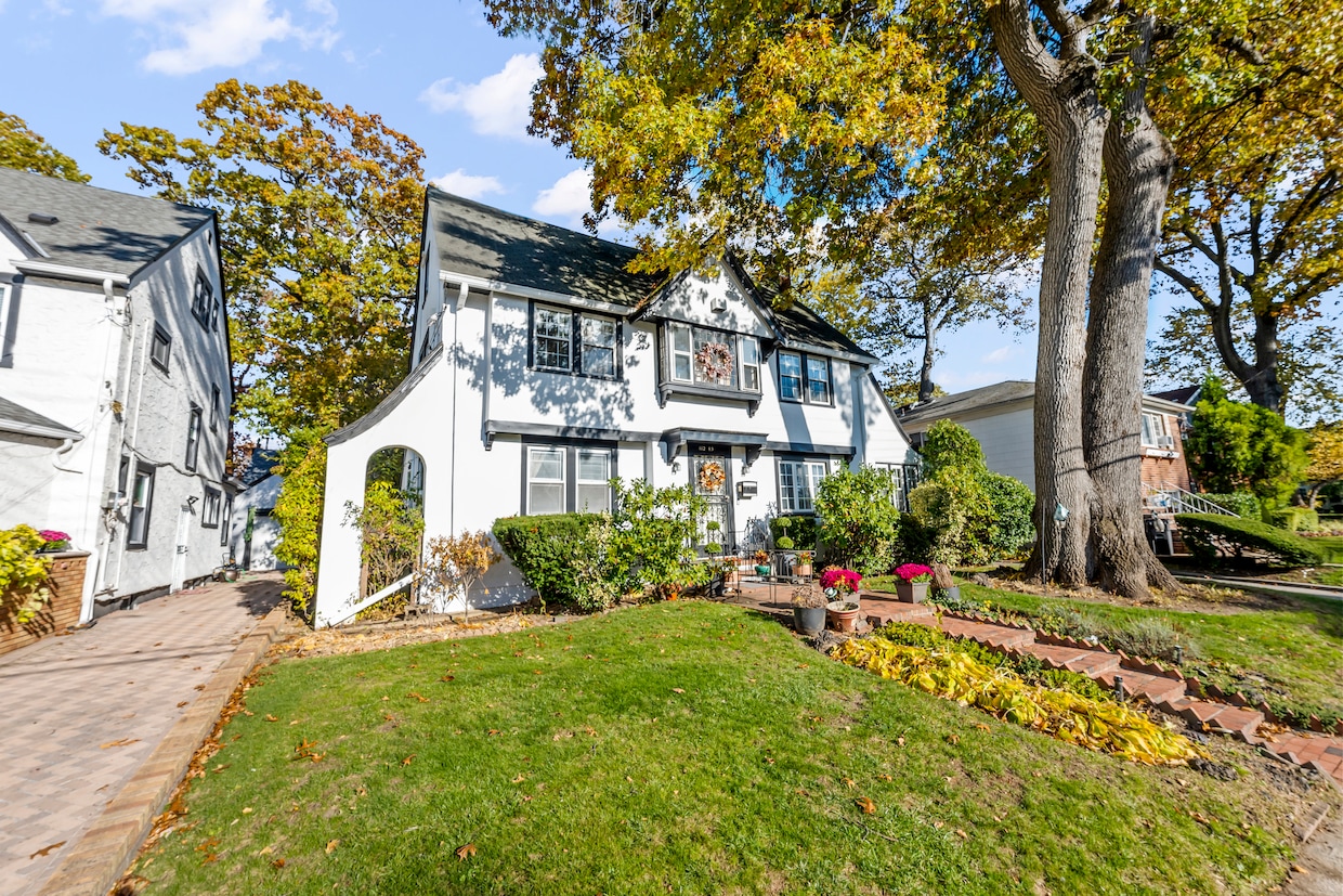 The home in New York's Addisleigh Park that singer Lena Horne lived in from 1946 to 1962 is on the market for $1.22 million. (Brown Harris Stevens)