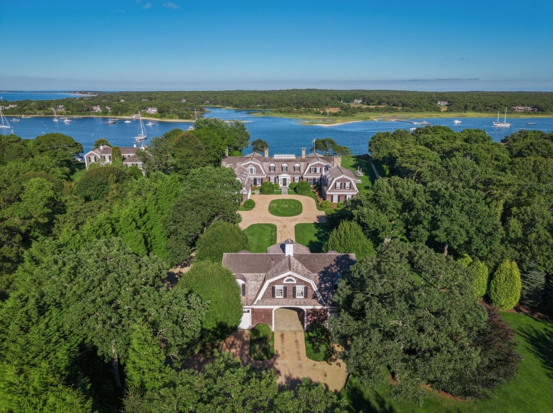 A private lane leads visitors under the carriage house to a view of the main house. (Luxury Vision Photos and Video)