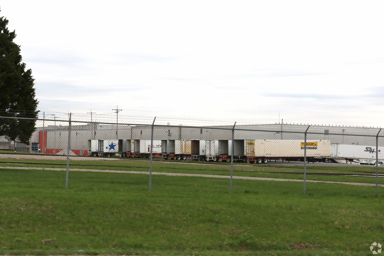 GE Appliances at 4000 Buechel Bank Road in Lousiville, Kentucky. (CoStar) 