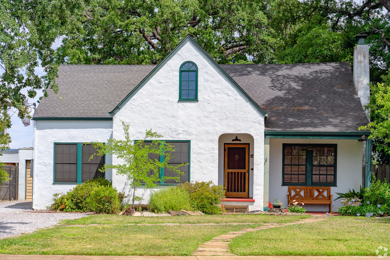The number of people buying homes by assuming sellers’ mortgages insured by the Federal Housing Administration more than doubled over the past two years. Conventional loans are not generally assumable. (Anthony Watson/Homes.com)