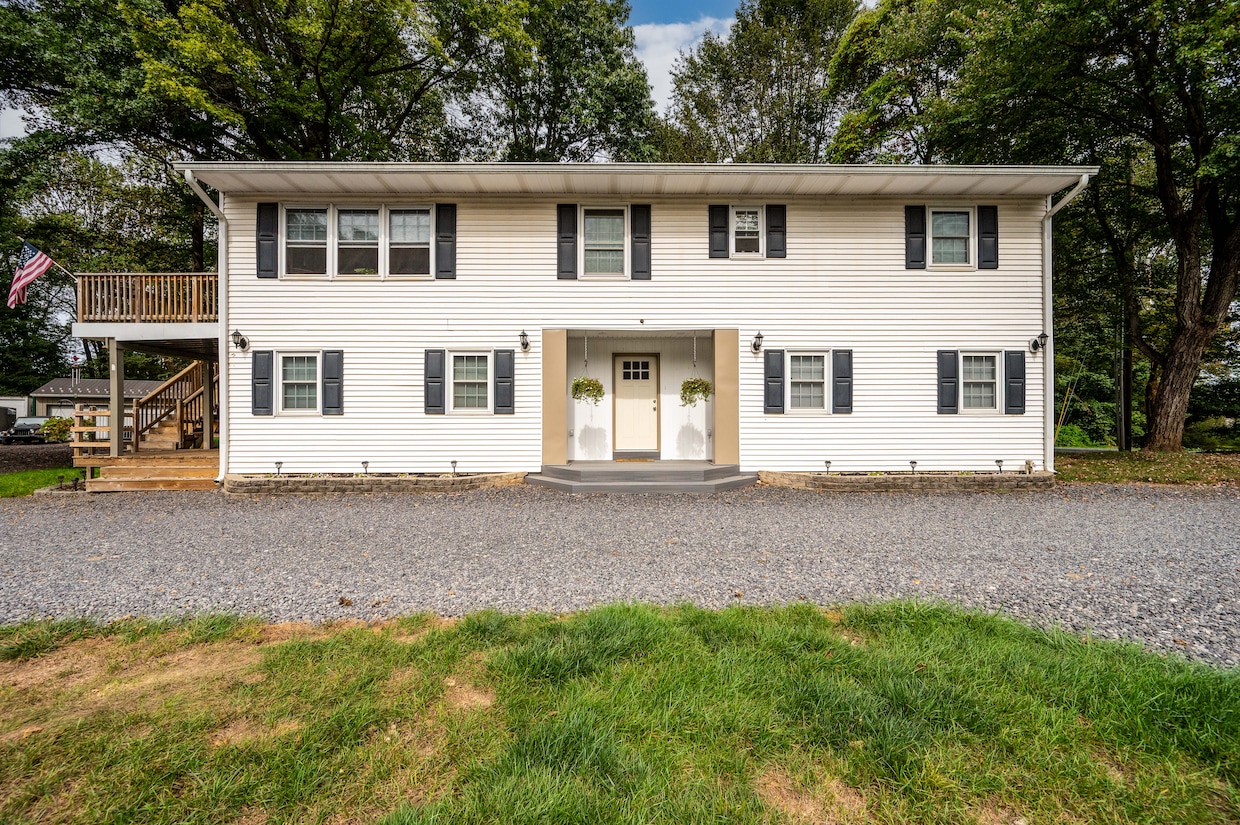 The home at 100 Warwick Road in Elverson, Pennsylvania, comes with six bedrooms. (Hilary Blasik Photography)