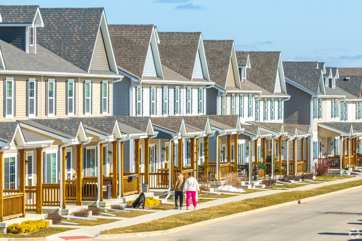 The 30-year, fixed-rate mortgage average fell 15 basis points in the week ended Thursday. Above, townhouses in Iowa's Warren County. (Drew Davis/CoStar)