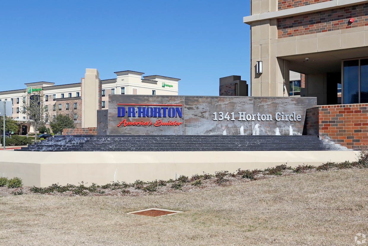 D.R. Horton is the country's largest builder. The company has been offering mortgage rates most often between 1-1.5% below current rates. (Emily Whitman/CoStar)