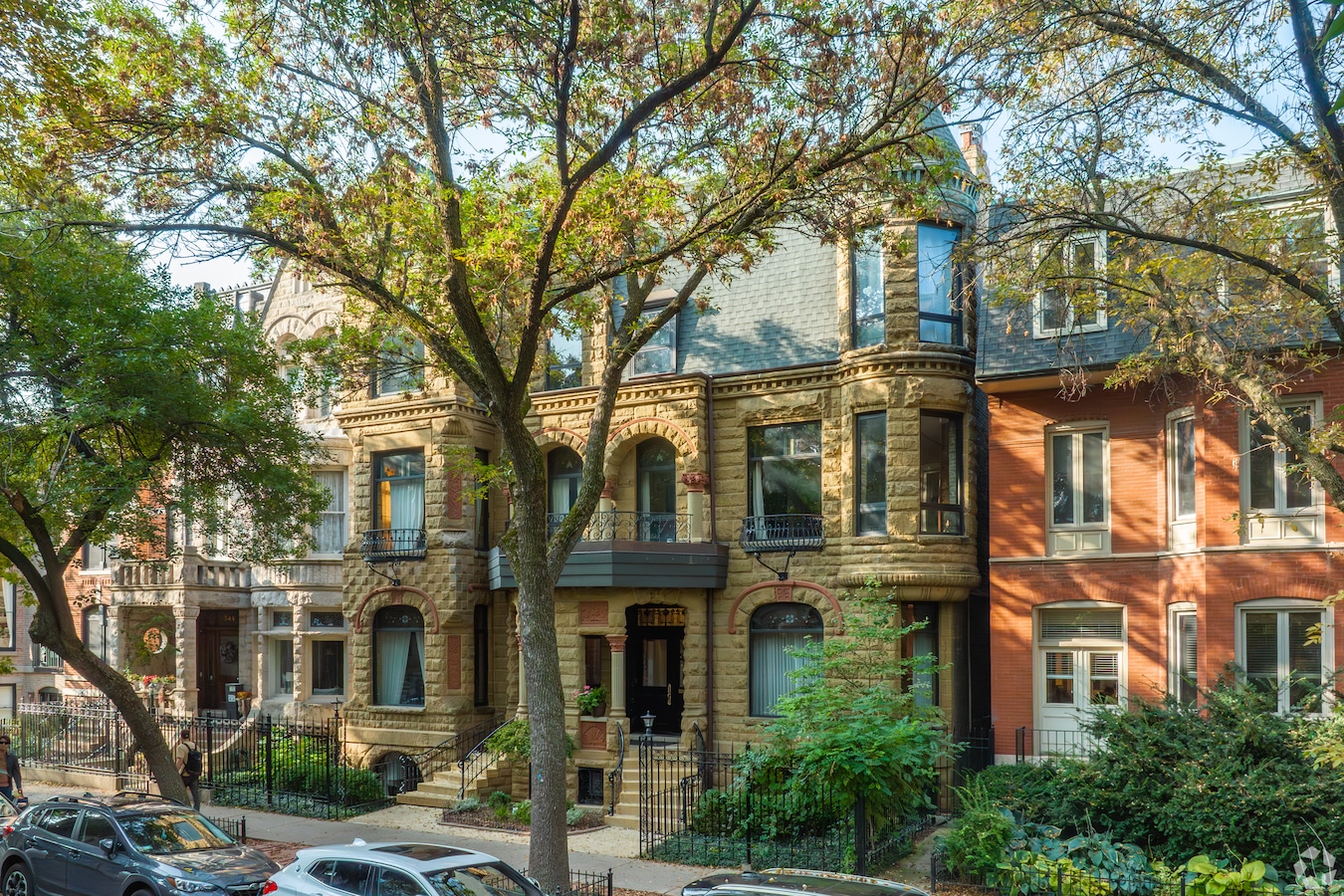 Brownstones are a fixture in the Lincoln Park neighborhood in Chicago. (Justin Schmidt/CoStar)