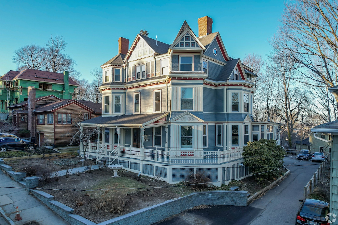 Even getting a shot just a few feet off the ground, a drone can reveal a different perspective on a house. (Anhella Sanchez/Homes.com)