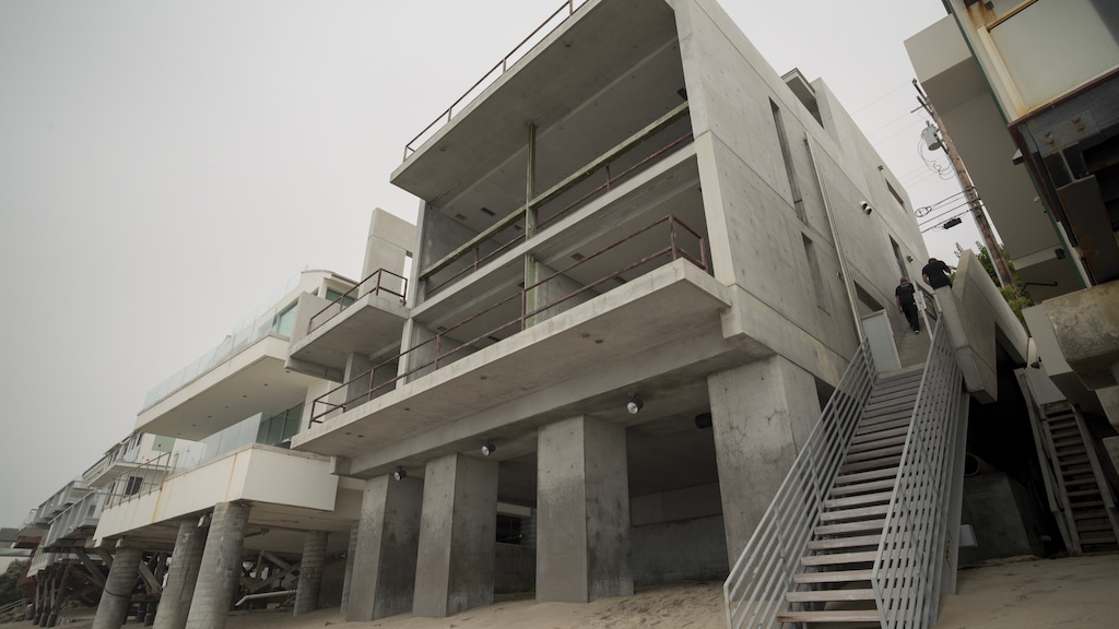 Kanye West's former beachfront house sold in a cash deal that's expected to close in May. (David Contreras)