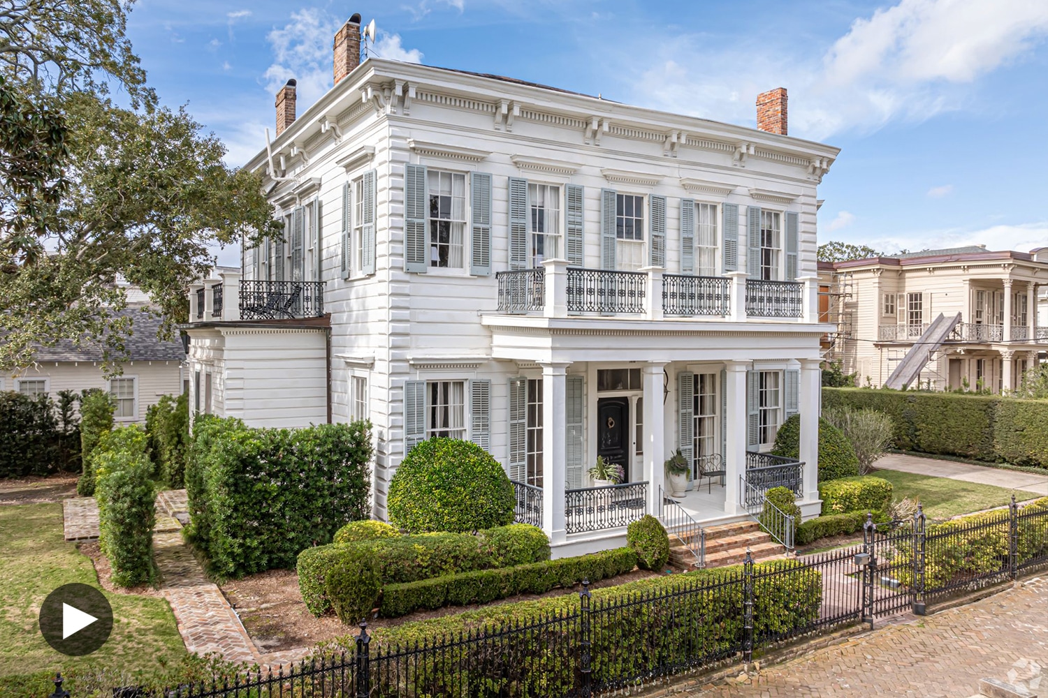 What makes an Italianate home such a chef's kiss