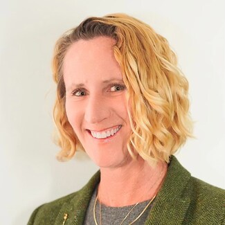Carrie Redfern Real Estate Agent - HomeSmart, Evergreen Realty
