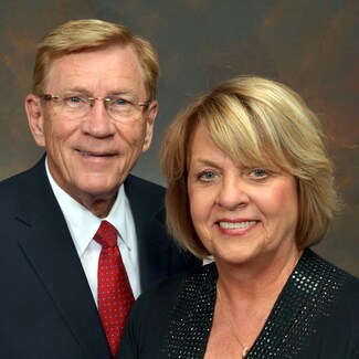Karen Petersen Real Estate Agent - Coldwell Banker Realty